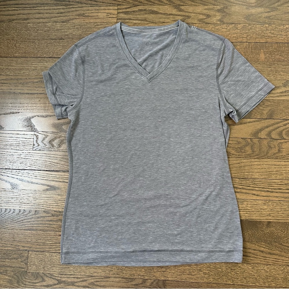Men’s Size Medium Lululemon V-neck Tee